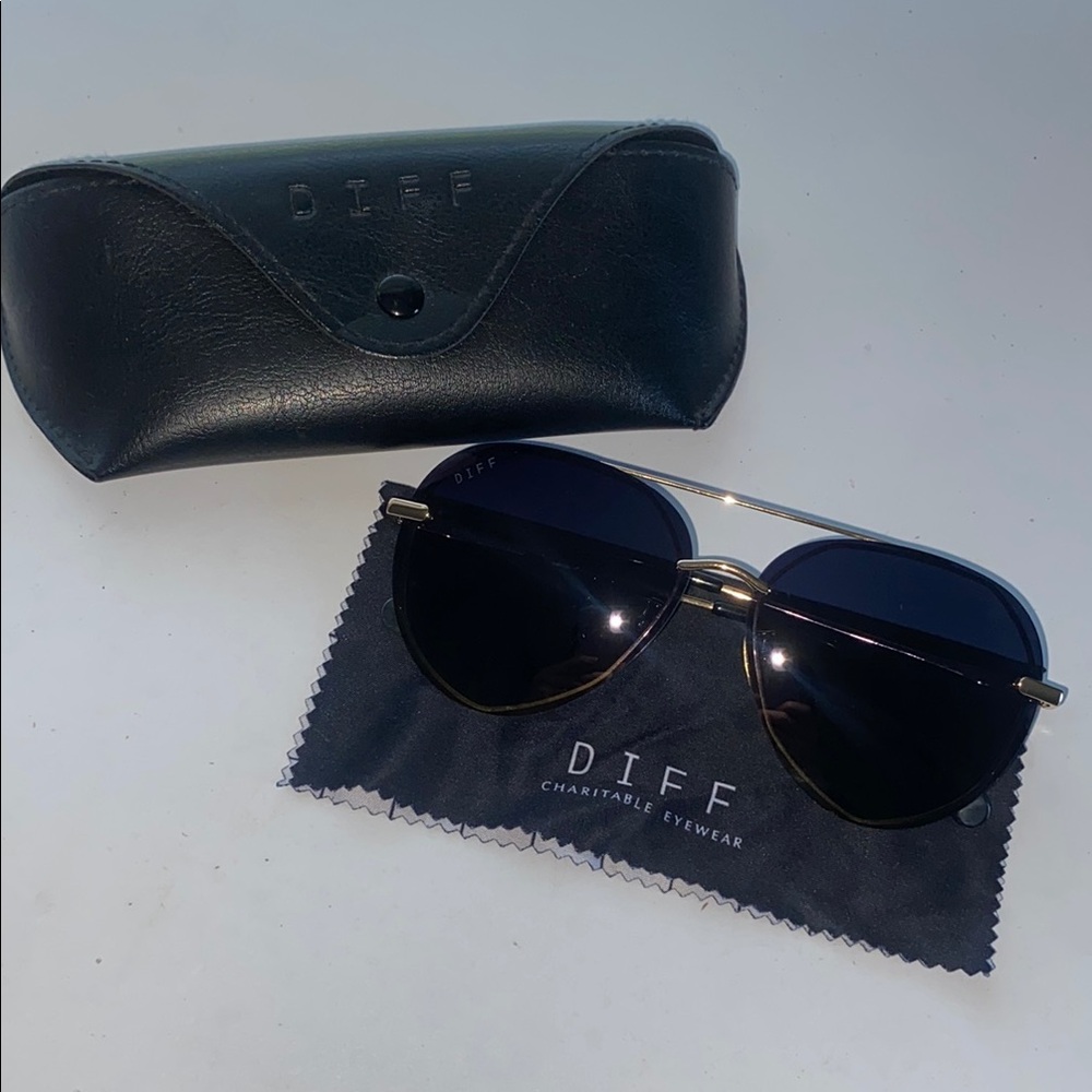 Diff Eyewear Black and Gold Sunglasses